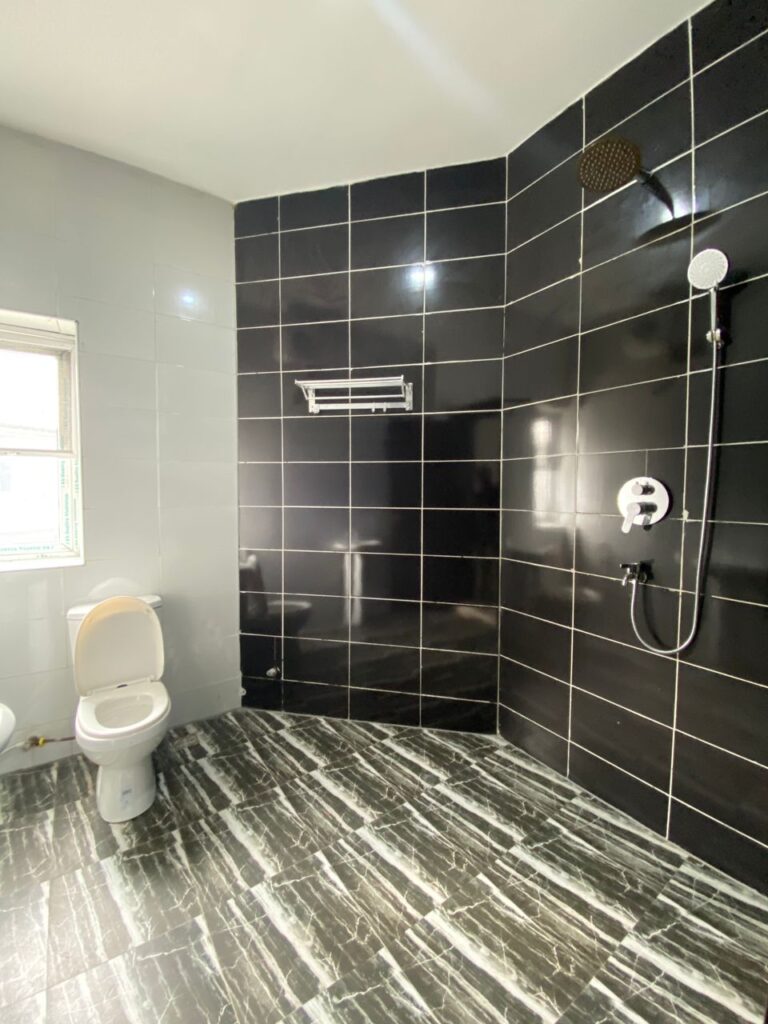 Gallery suite bathroom picture 2